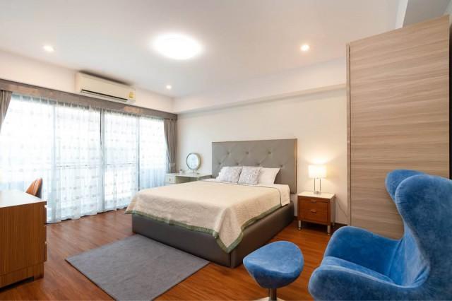 พระราม9 Motorway ใกล้ม.นานาชาติแสตมฟอร์ด 240 ม. Pool Villa ให้เช่าคฤหาสน์หรู 3 ชั้น 6 นอน 6 น้ำ เฟอร์ เครื่องใช้ไฟฟ้าครบ 6
