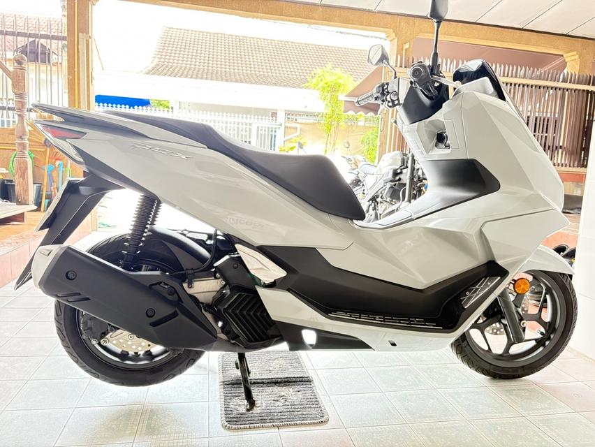PCX160 ABS โฉม2025 มีรับประกัน สภาพมือ1 กุญแจครบ รถใช้งานน้อย เอกสารครบ ผ่อนได้ ไม่ต้องค้ำ วิ่ง6000 กลางปี68 6