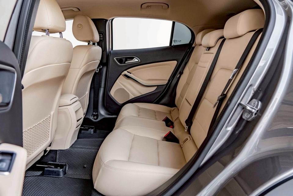 รหัสรถ NP579 BENZ GLA200 URBAN 2020 15