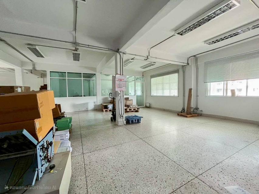 ขาย ตึกแถว 4 คูหา 57 ตรว 4 ชั้นครึ่ง  เดินไป MRT  สถานี ลาดพร้าว 101 ได้  เหมาะทำโรงงาน มีใบรง 4