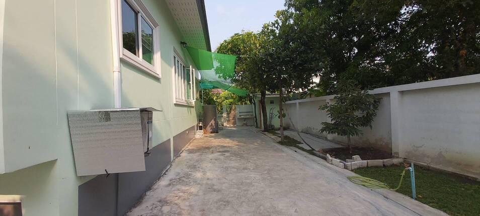 ให้เช่าบ้านสวนไทรม้าขนาด 200 ตรว มี 2 นอน 4 น้ำ  ห้องโถง ครัว พร้อมสวน 5