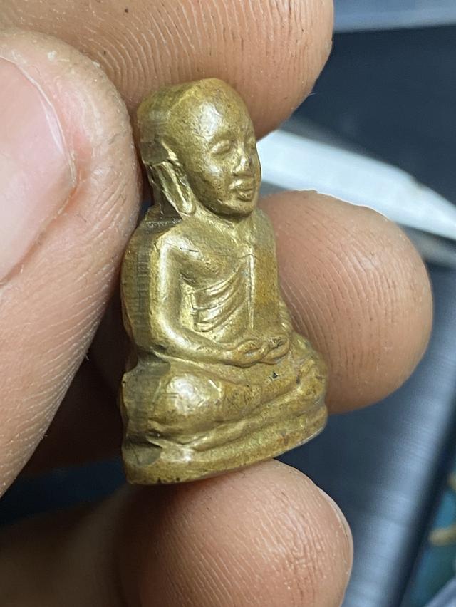 รูปเหมือนปั๊มหลวงพ่อเงิน วัดบางคานปี พิมพ์มือเลขแปดฐานแคบ (ฐานรักบี้) พ.ศ. 2515 ออกวัดมูลเหล็ก 6