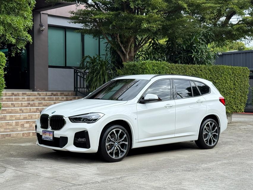 2022 BMW X1 20D MSPORT รถมือเดียวออกป้ายแดง รถวิ่งน้อย ไม่เคยมีอุบัติเหตุ วารันตีศูนย์ยังเหลืออีกนานครับ 4