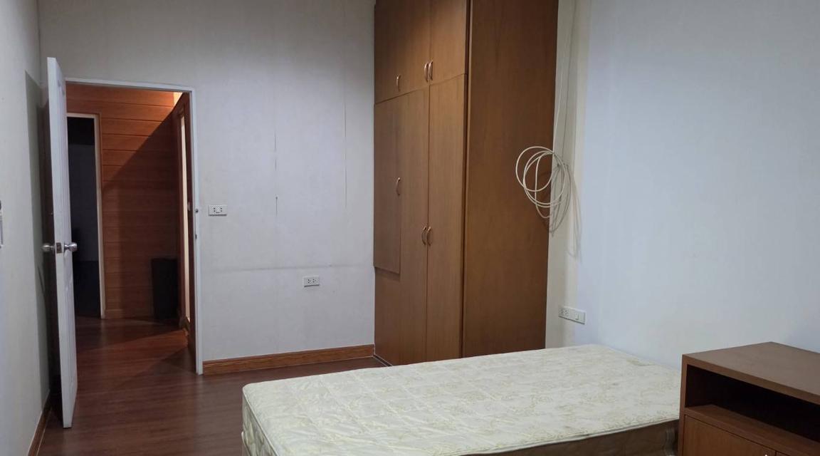 ขายทาวน์เฮาส์ 2 ชั้น ม.อมรพันธ์ 9 ซ.เสนานิคม 1 ลาดพร้าว ทำเลดี เดินทางสะดวก ใกล้BTS เสนานิคม 7