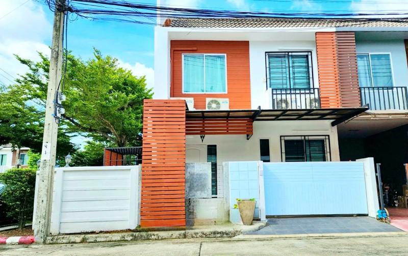 ทาวน์โฮม 2 ชั้น หลังมุม 3 นอน 2 น้ำใกล้วัดลาดปลาเค้า 700 ม. เดอะคริสตัล เอกมัย-รามอินทรา 900 ม. 28 ตร.ว.224 ตร.ม. รีโนเว 1