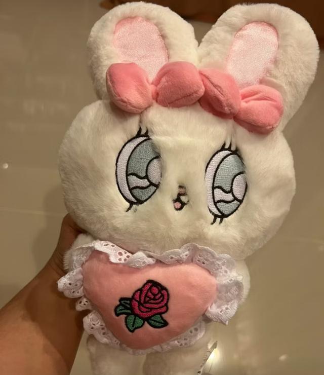 ตุ๊กตากระต่าย Esther Bunny ถือหัวใจ มือ 2 2