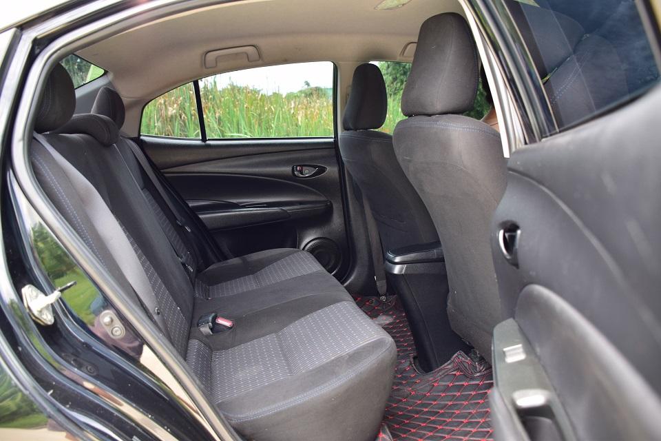 ผ่อน52xx บาท /ฟรีดาวน์ /รถสวยมือเดียว TOYOTA YARIS ATIV 1.2E ออโต้ มัลติฟังชั่นสื บลุทู๊ธCD MP3 ABS USB AIRBAG กุญแจรีโมท ยางปี2025ขับดี โทร0957401229 8