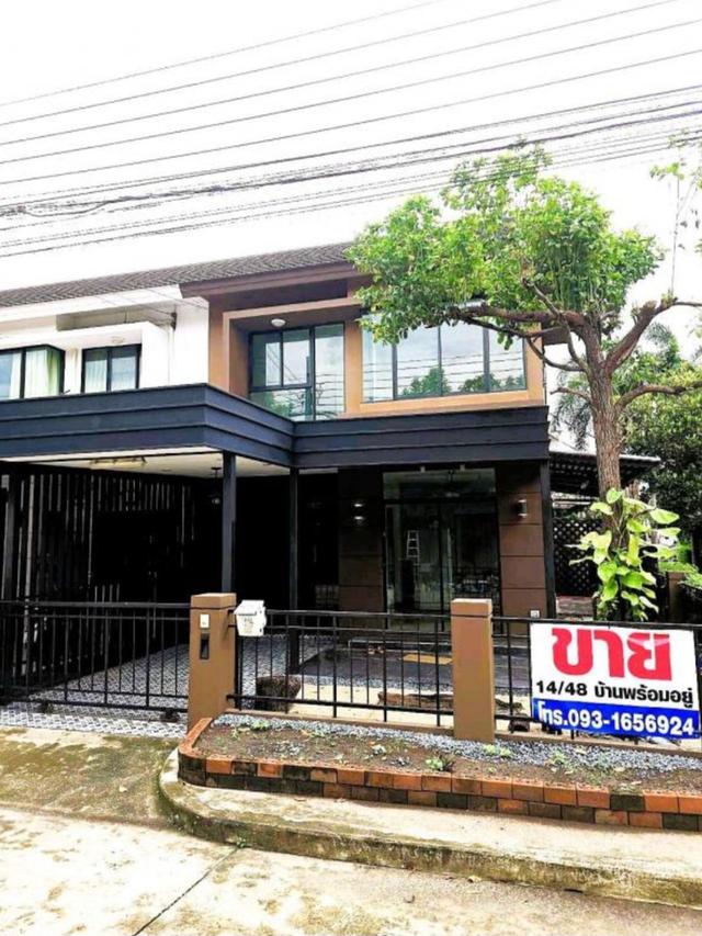 ขายบ้าน!!! ทาวน์เฮ้าส์ตกแต่งใหม่พร้อมอยู่ แปลงมุมติดสวน หน้าบ้านทิศเหนือไม่ร้อนแดด ฝั่งตรงข้ามไม่มีบ้าน จอดรถ 3 คัน สะดวกสบาย  1