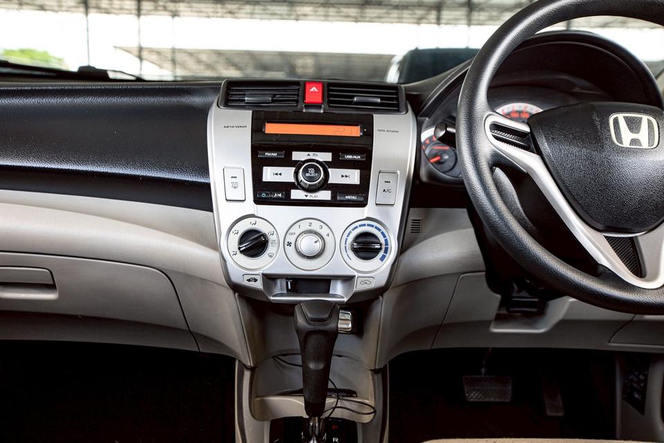 Honda City 1.5V ปี 2009  สีดำ มือเดียวป้ายแดง 16