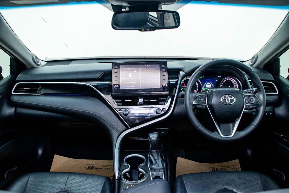 TOYOTA CAMRY 2.5 HEV PREMIUM LUXURYเกียร์ AT ปี 2022 สีแดงเลข​ไมล์  123,981 กมราคา 959,000 บาทโทร 0929699899 6B407 รูปที่ 15