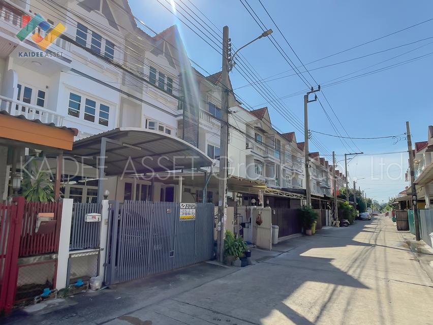 ทาวน์เฮ้าส์ ซอย นาคนิวาส 37 แยก 1-8 ถนน ลาดพร้าว 71 ขายถูก