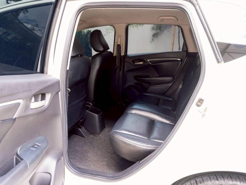 Honda Jazz 1.5V ปีจด 2015 ประกันเครื่องเกียร์3ปี3หมื่นkm 16