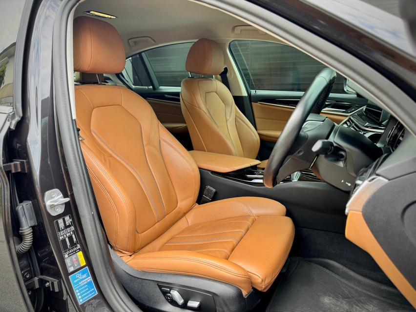 Bmw 530e Elite ปี 2020 วิ่ง 5x,xxx km  Bsi : 28/7/2026 (120,000 km)  Warranty: 28/7/2025 (200,000 km)  18