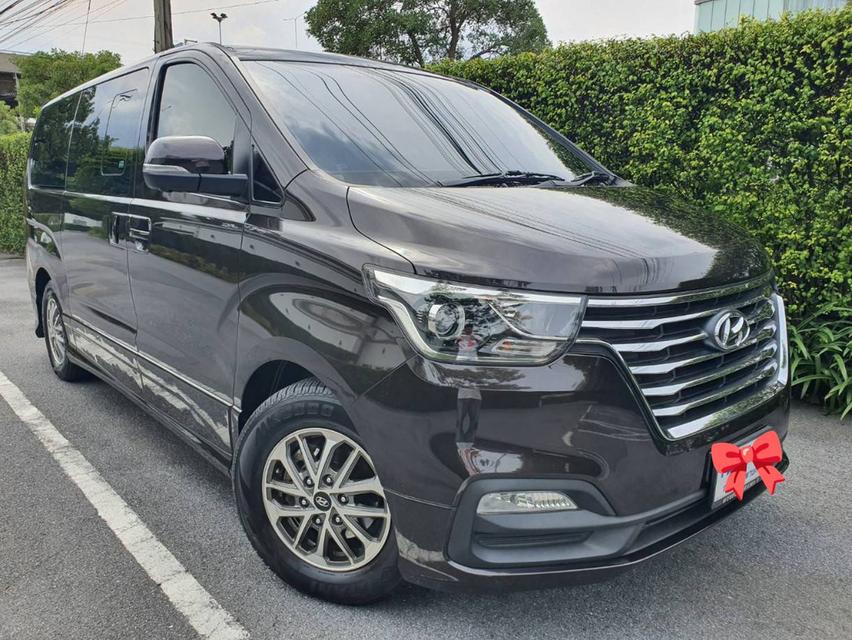 Hyundai H-1 2.5 Deluxe ปี 2019 สีน้ำตาลดำ รถมือ1