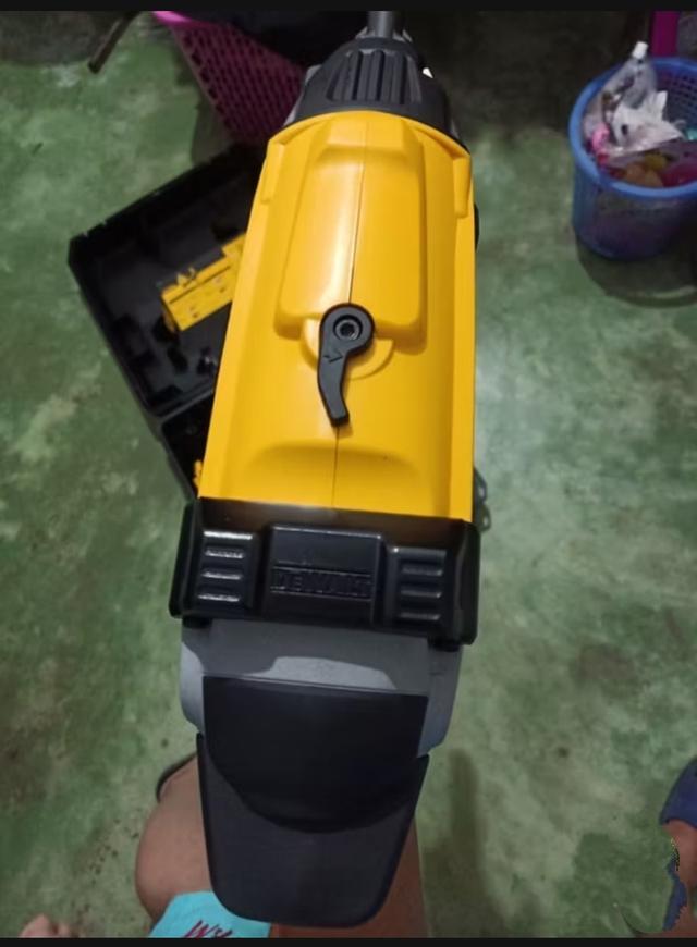 ปืนยิงตะปูคอนกรีต Dewalt แท้ครับ