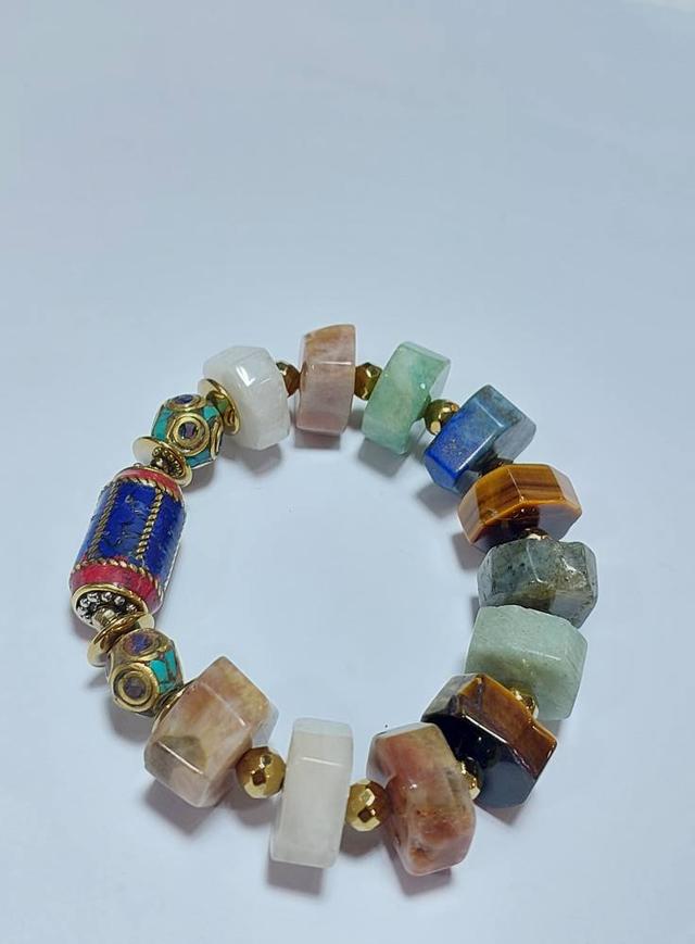 หินธรรมชาติทรงเหลี่ยมคั่นแร่เฮมาไทต์ลูกปัดเนปาล 13×16 mm ยาว 18 cm.