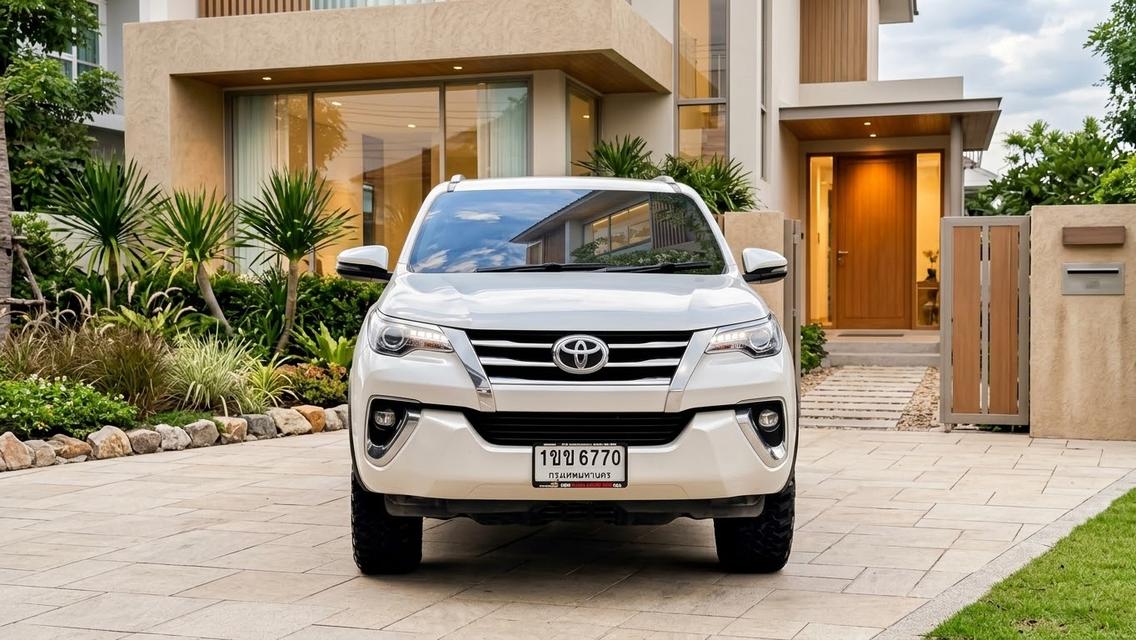 TOYOTA FORTUNER 2.4V 4WD A/T ปี 2018