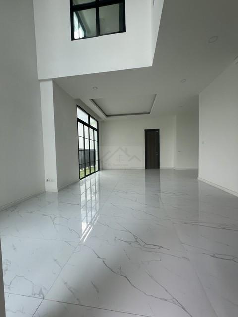 ให้เช่าบ้านเดี่ยว 3 ชั้น 327 ตร.ม. 4 ห้องนอน โครงการ The Master เอกมัย-สุคนธสวัสดิ์ ซอยสุคนธสวัสดิ์ 25 *ไม่มีเฟอร์ 4
