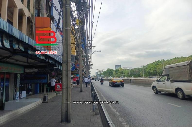 อาคารพาณิชย์ เนื้อที่ 18.9 ตร.ว. แยกเกษตรศาสตร์, ใกล้มหาวิทยาลัยเกษตรศาสตร์ ถนนวิภาวดีรังสิต แขวงลาดยาว เขตจตุจักร 12