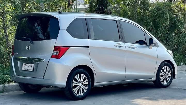 Honda Freed สีเทาสวย 5