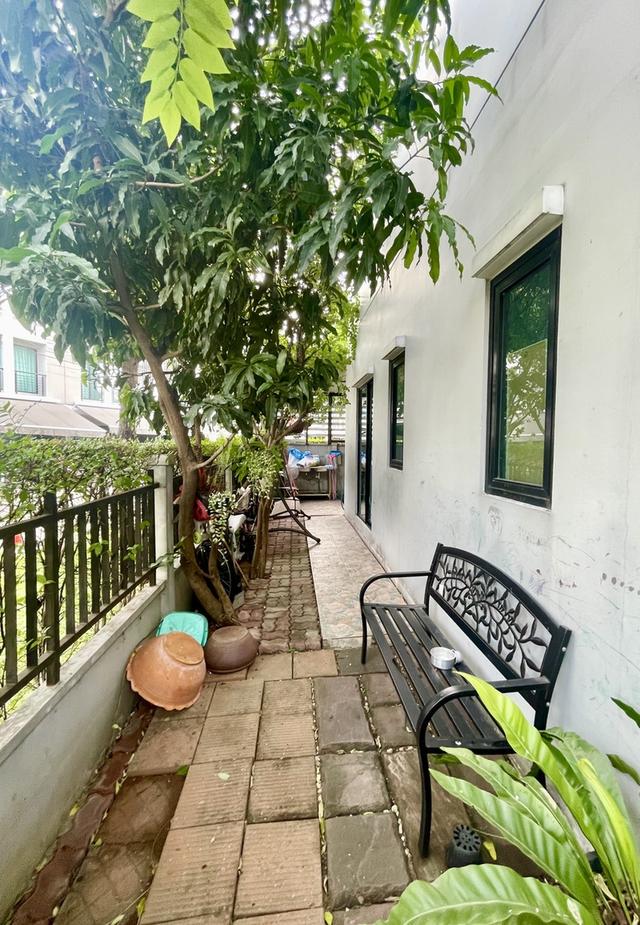 ทาว์นโฮมหลังริม ทำเลดีมากๆ ติดสนามหญ้าด้านข้างและด้านหลัง โครงการบ้านกลางเมือง งามวงศ์วาน 7