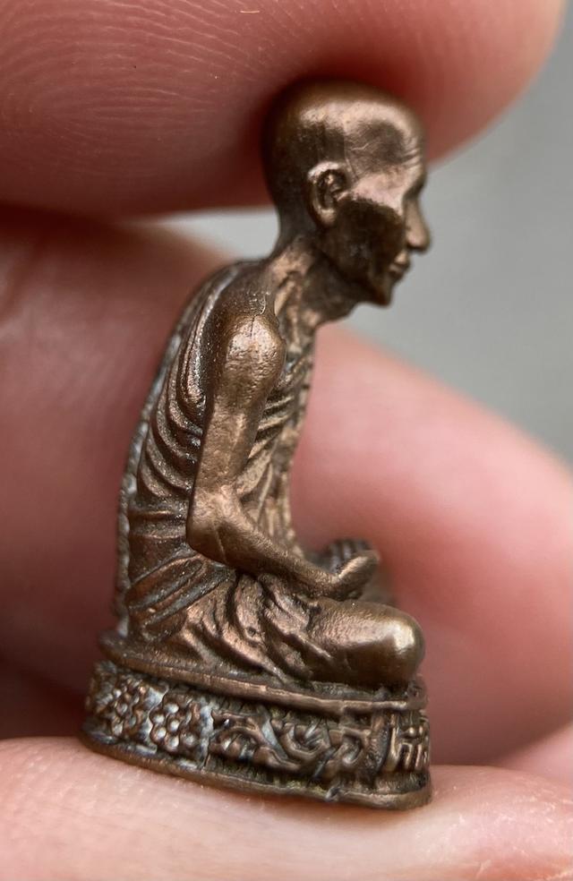  พระรูปหล่อเหมือนลอยองค์ หลวงพ่อเกษม เขมโก ปี 2532  5