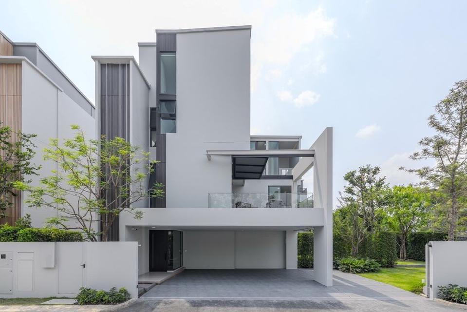 ขายบ้านเดี่ยว 3 ชั้น หลังมุม วีเว่ กรุงเทพกรีฑา (VIVE Krungthepkreetha) เฟอร์ฯครบพร้อมเข้าอยู่ ทำเลดี ใกล้ ARL หัวหมาก 1