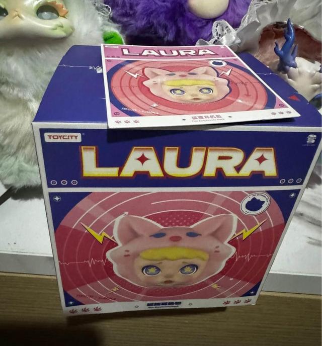 กล่องสุ่ม Art Toy Laura 1