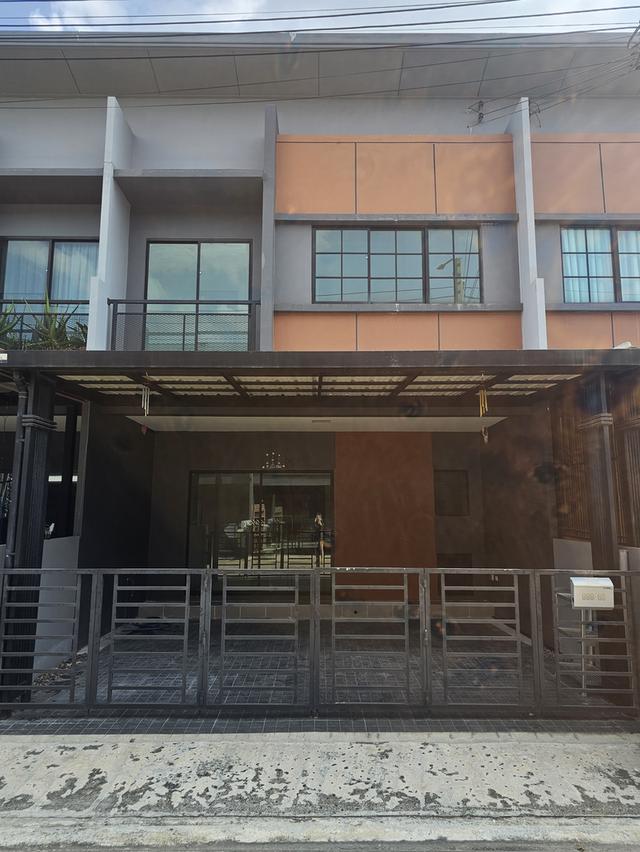 ทาวน์โฮม 2 ชั้น 3 ห้องนอน 2 ห้องน้ำ 1