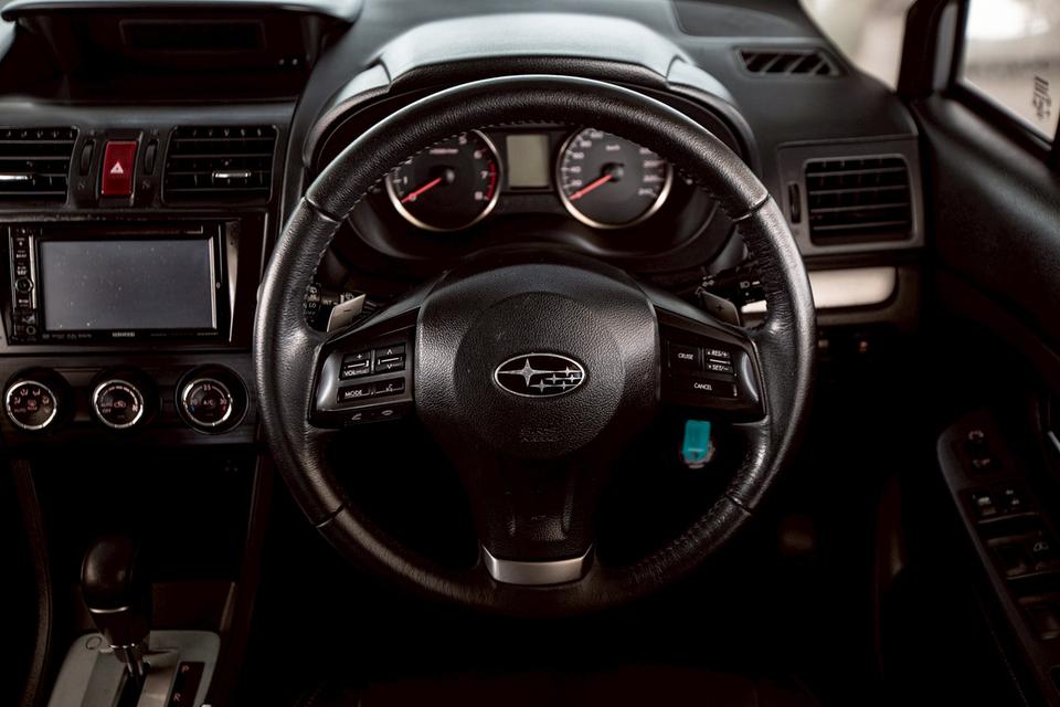 Subaru Xv 2.0 AWD สีเทา ปี 2015 แร๊ปกันรอยสีเทาด้านไว้ทั้งคัน 16