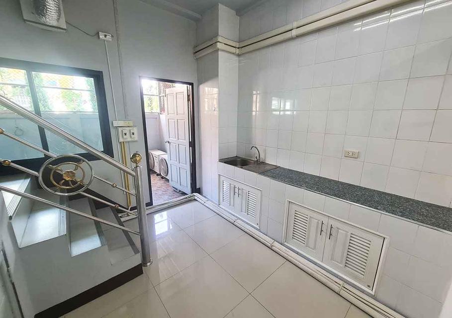 ตึกแถวติดถนนสายหลัก ใกล้ห้างแม็คโคร ขายถูกกว่าข้างเคียงแน่นอน สภาพดีมาก 6