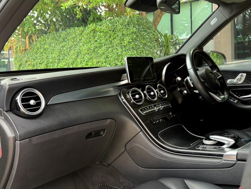 2017 BENZ GLC 250D AMG รถออกศูนย์ BENZ THAILAND รถวิ่งน้อย เข้าศูนย์ทุกระยะ ไม่เคยมีอุบัติเหตุครับ 11
