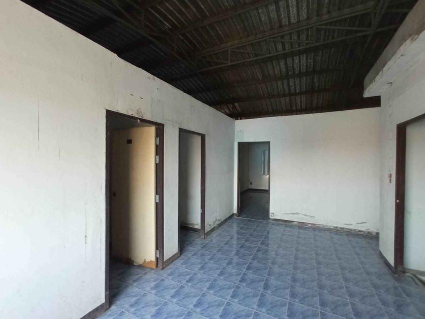 ขายด่วน! อาคารพาณิชย์ 3 คูหา 4 ชั้น + ชั้น 5 ต่อเติม พร้อมโกดัง ที่ดิน 83 ตร.ว. ใกล้วัดโคนอนมหาสวัสดิ์ จ.นนทบุรี (IQI-TH001) 9