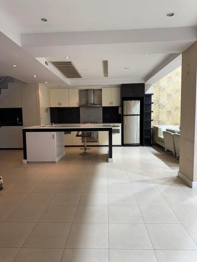 อาคารพาณิชย์ 2 ห้องที่ ตีทะลุกัน 5