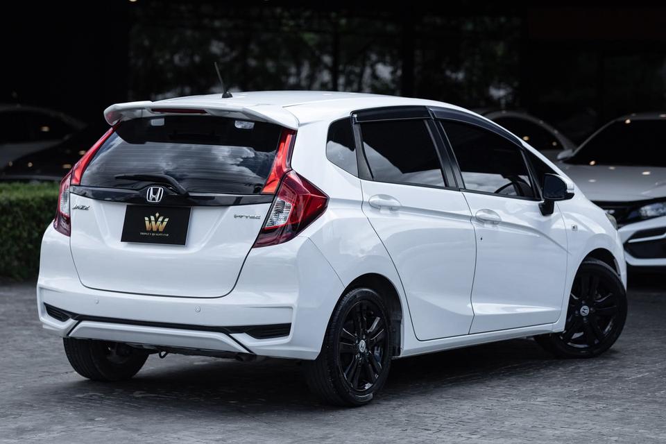 Honda jazz 1.5V auto ไมล์ 60,xxx km