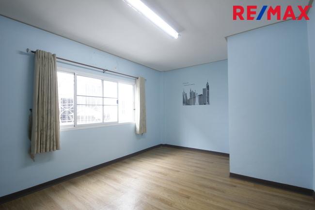 ทาวน์เฮ้าส์สุชาเพชรเกษม112 หนองแขมสาย4 ต่อเติมแล้ว 3ชั้น 18.2วา ใกล้มหาวิทยาลัยธนบุรี เดอะมอลล์บางแค บ้านสภาพดี โครงสร้างแข็งแรง ราคา 1.79ล้านบาท 20