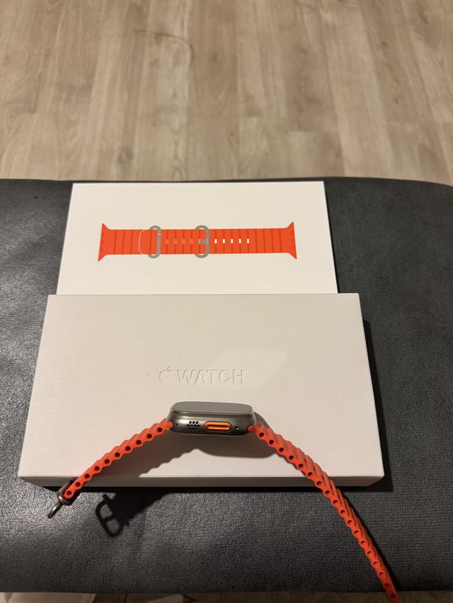 Apple Watch Ultra2 ขนาด 49 mm (Titanium Orange Band) 4