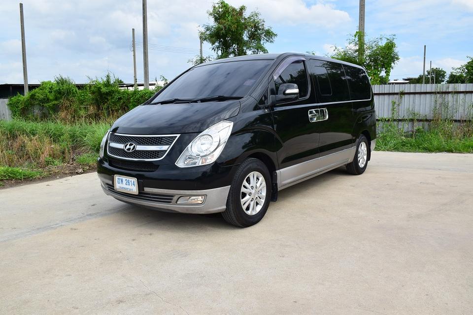 เพียง359000บาท HYUNDAI H-1 ดีลักปี2011 สีดำเบาะหนังแท้ 11ที่นั่งเครื่อง2500ดีเซลTURBO เกียร์ออโต้ เมาติฟังชั่นส์ วิ่ง 142xxxกิโลเมตร โทร 0957401229 รูปที่ 2