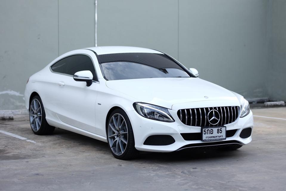 Mercedes-Benz C250 Coupe AMG ปี 2017 สีขาว ราคาดี หาอยู่ด่วนช้าอด รูปย่อยที่ 3