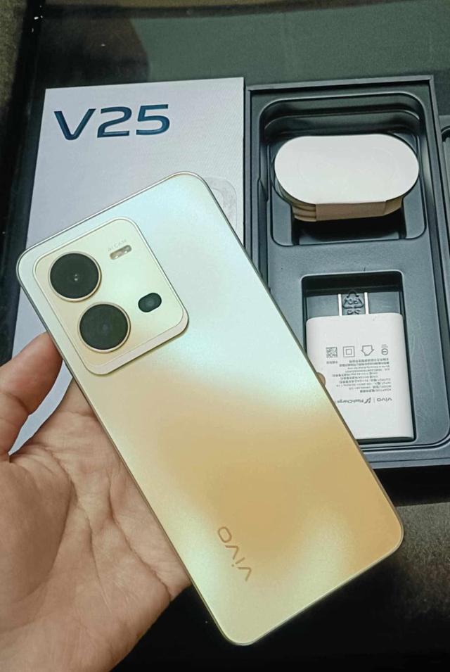 ขาย Vivo V25 สีเหลือง