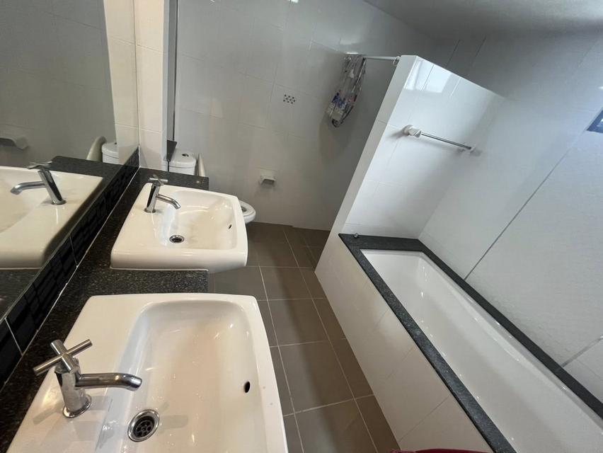 🏢✨ ให้เช่าด่วน! ทาวน์โฮม 3 ชั้น Trio ร่มเกล้า 197 ตร.ม. 2 นอน 3 น้ำ ธุรกิจ/อยู่อาศัยได้ 🔑 22,000 บาท/เดือน 6