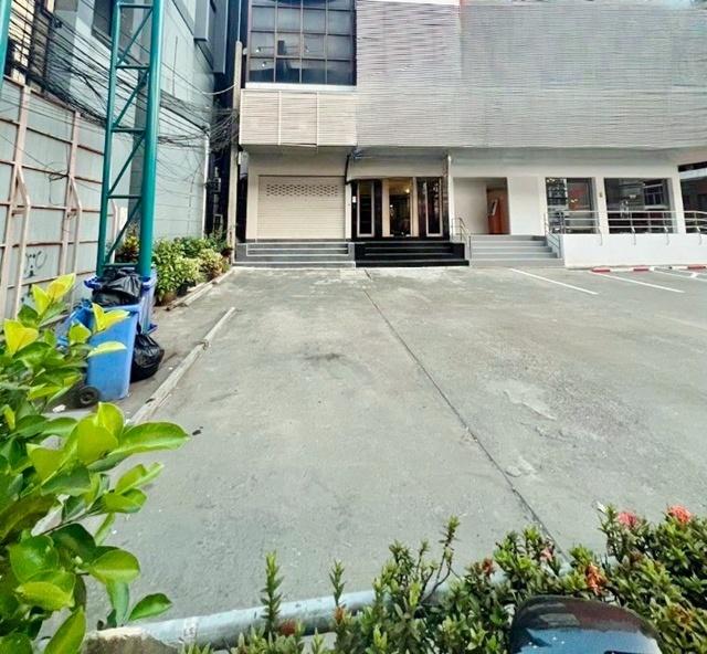 ฟังก์ชันครบ 5 นอน 5 น้ำ ใกล้ตลาดสำโรง พื้นที่ใช้สอย 22 ตร.ว. 365 ตร.ม. BTS สำโรง 200 ม. อาคารพาณิชย์ให้เช่า 6 ชั้น รีโนเ 3