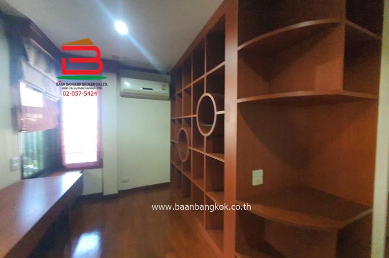 บ้านเดี่ยว 2 ชั้น หมู่บ้าน มิตรอนันต์ เนื้อที่ 102 ตรว. ซอยรามอินทรา 34 ถนนรามอินทรา แขวงจรเข้บัว เขตบางกะปิ กรุงเทพมหานคร 10