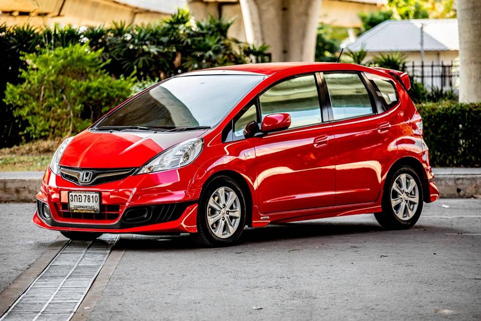 Honda Jazz 1.5 V ปี 2014 Auto สีแดง สวยสภาพดี 9