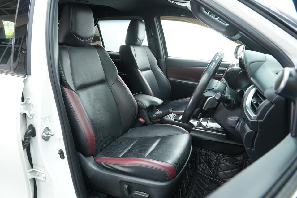 2020 TOYOTA FORTUNER 2.4 Legender 2WD (BLACKTOP) SUV สีขาว-ดำ เลขไมล์ 89220 กม. 12