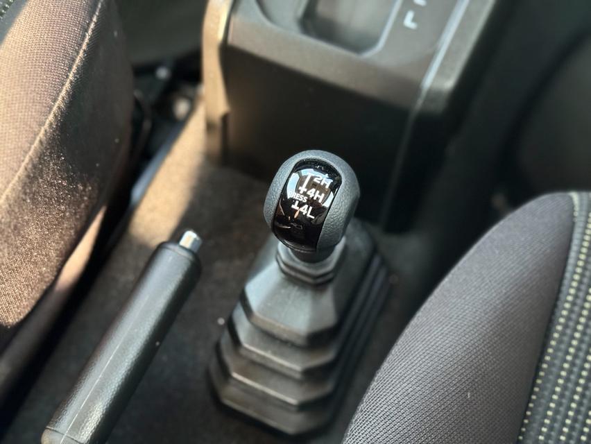 Suzuki Jimny SIERRA 4AT 4WD Mono-Tone สีเทา Solid Medium Gray 4wd  ปี 2024  18