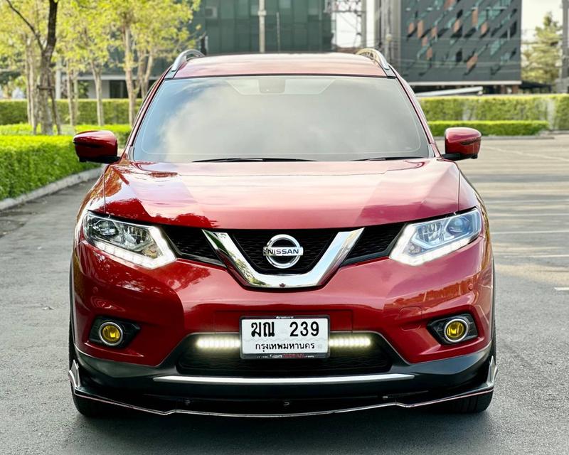 NISSAN X-TRAIL 2.0 V เกียร์ Auto 4WD 7 ที่นั่ง สีแดง ปี 2015