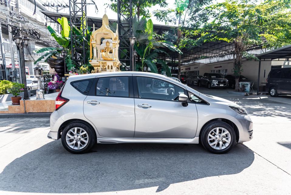 Nissan Note 1.2 V ปี 2018 สีเทา 6