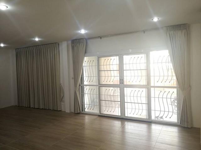 ให้เช่าบ้านเดี่ยว 2 ชั้น 80 ตรว. นวมินทร์ 111 เข้าออกได้ทั้งนวมินทร์ และเลียบด่วน ใกล้โรงเรียนอนุบาลเด่นหล้า 6