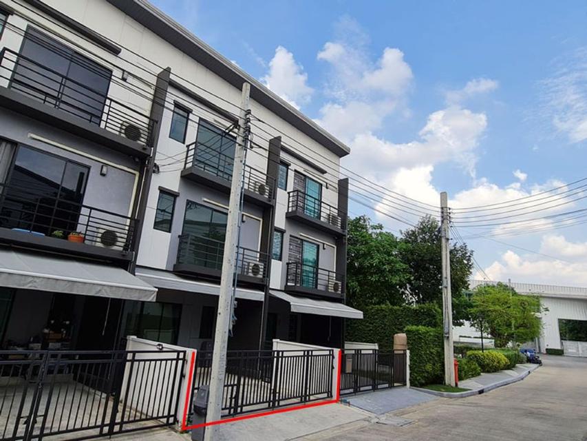 ขายทาวน์โฮม 3 ชั้น หมู่บ้านบ้านกลางเมือง ราชพฤกษ์ - รัตนาธิเบศร์ ทำเลดี เดินทางสะดวก ใกล้รถไฟฟ้า MRT บางรักใหญ่ 1